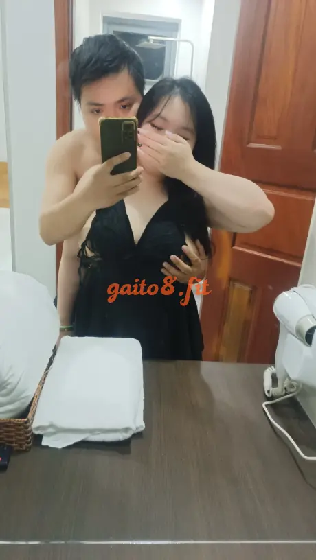 Bé An dáng đẹp mông cong